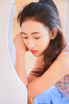 女生胸前的两个大包包有什么用